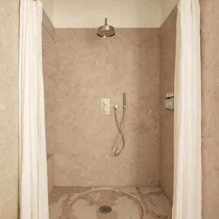 アパートホテル Lioz 4*