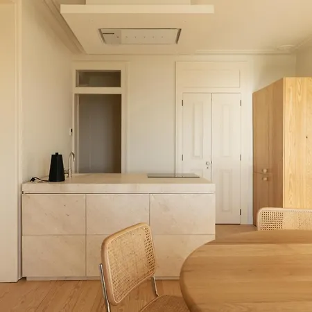 Lioz アパートホテル